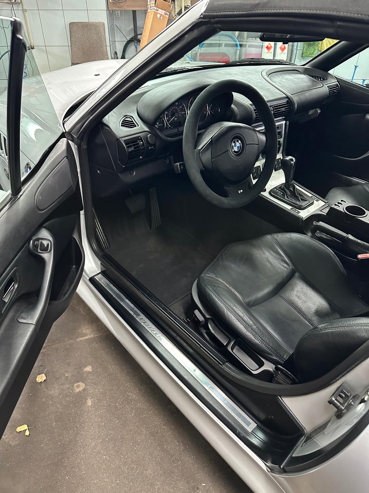 Mycie ręczne z pianką - profesjonalne kosmetyki samochodowe