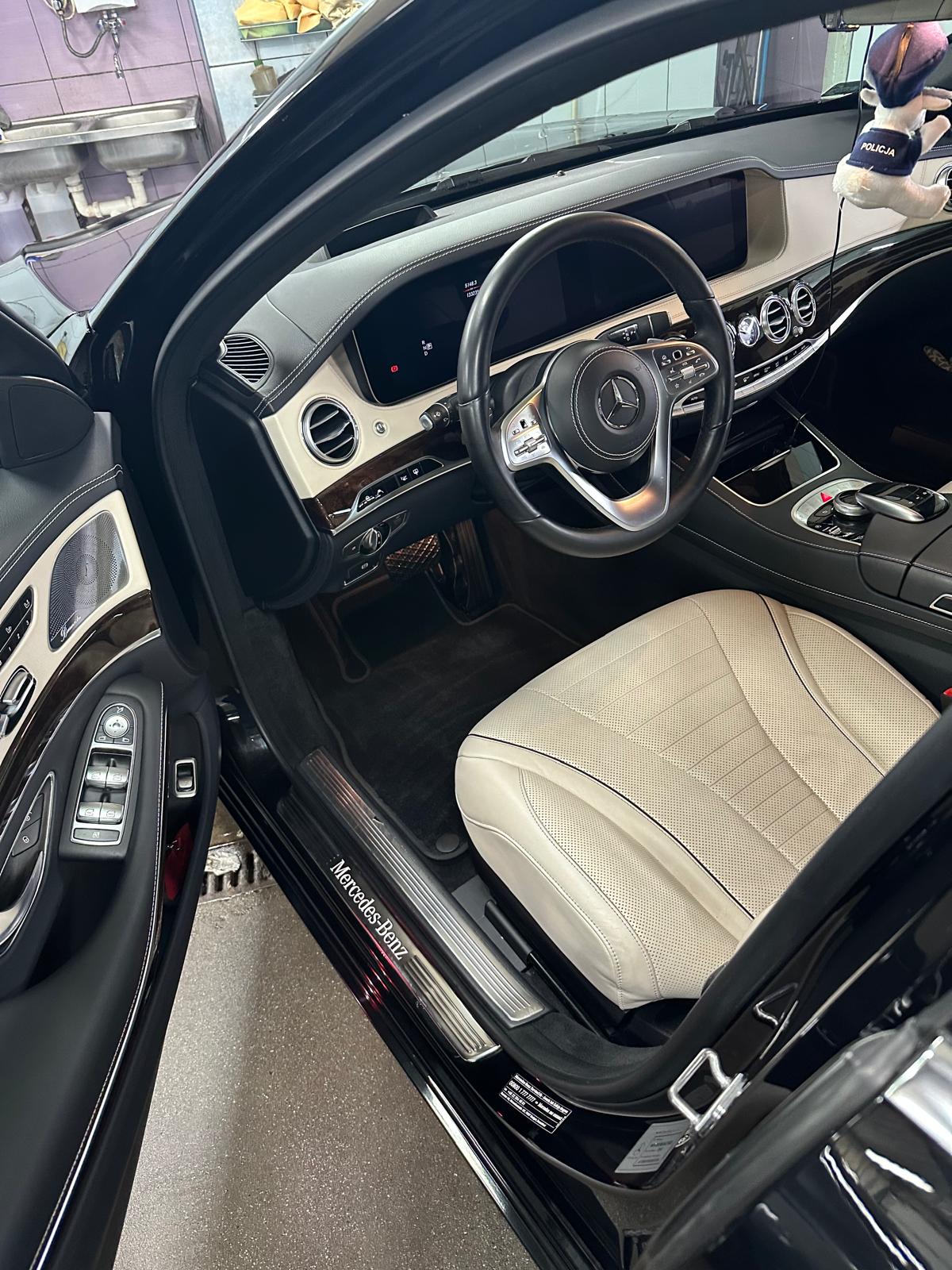 Pranie tapicerki - porównanie przed i po